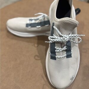 On Running Athletic Shoes in Gray and White